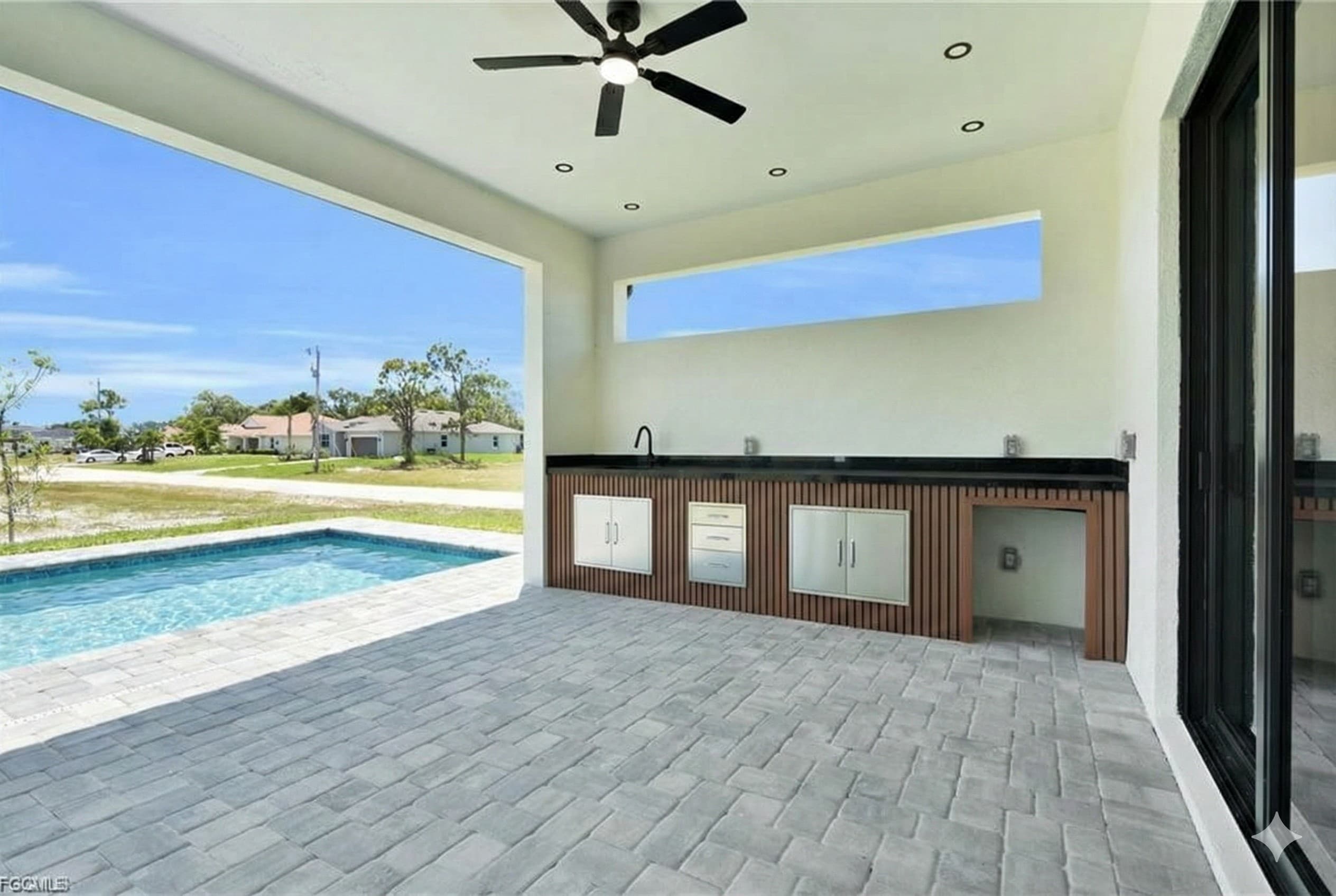 Covered lanai with outdoor kitchen